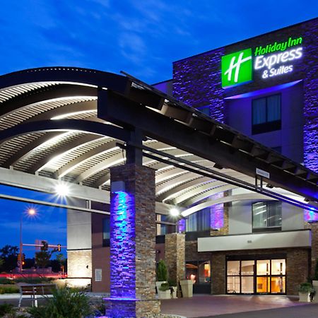 Holiday Inn Express And Suites Rochester West-Medical Center By Ihg Exterior photo