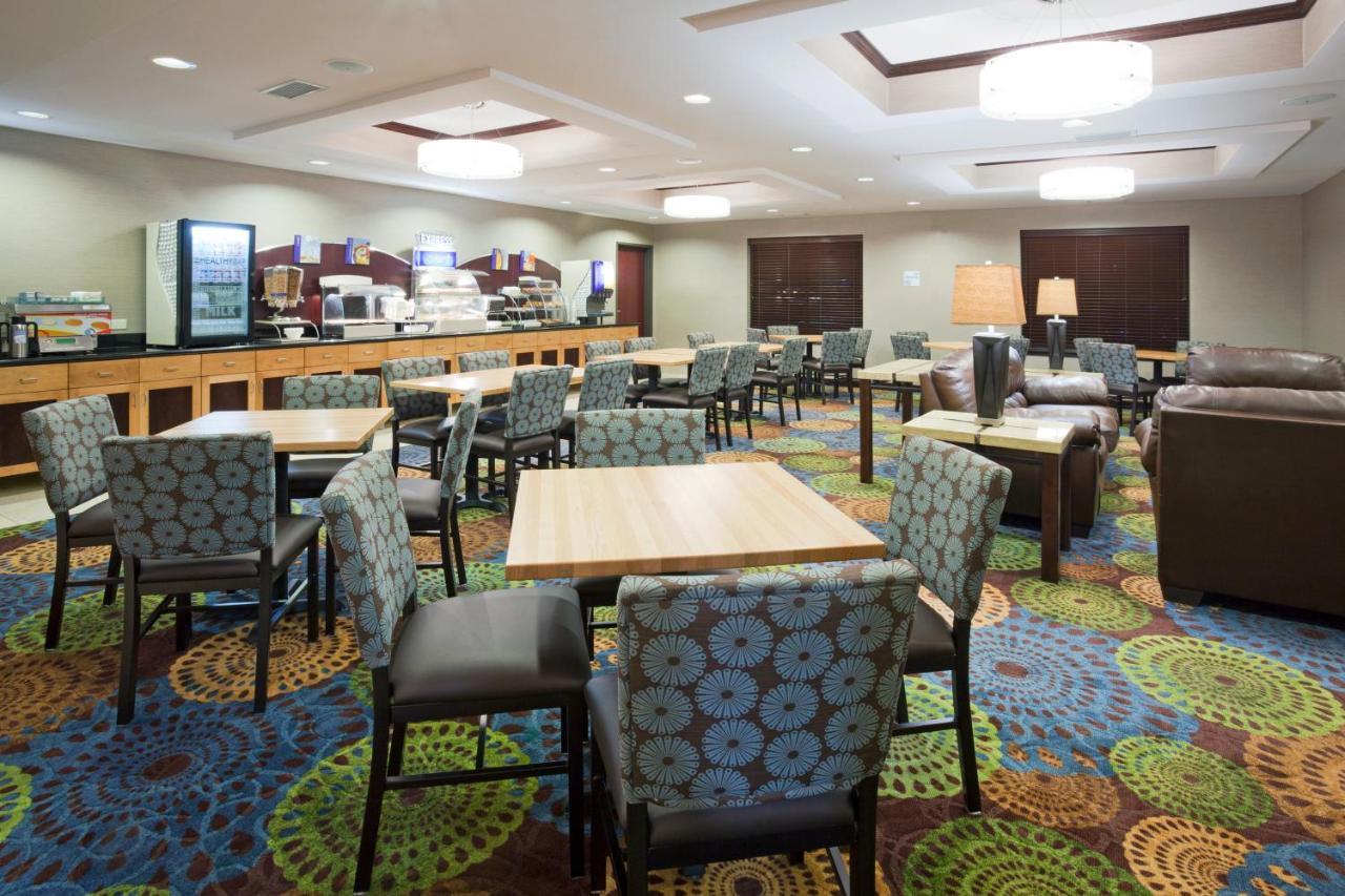 Holiday Inn Express And Suites Rochester West-Medical Center By Ihg Exterior photo
