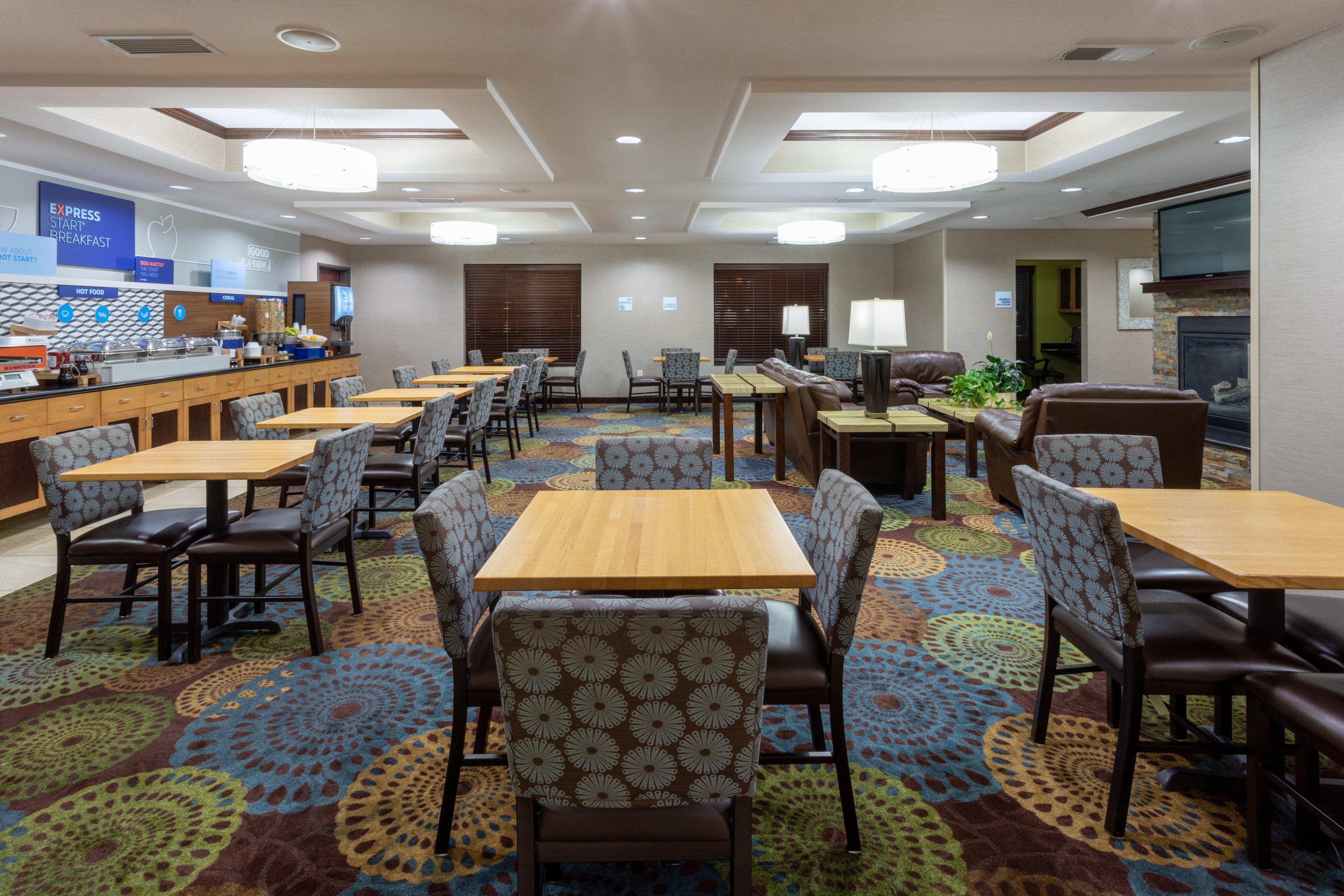 Holiday Inn Express And Suites Rochester West-Medical Center By Ihg Exterior photo
