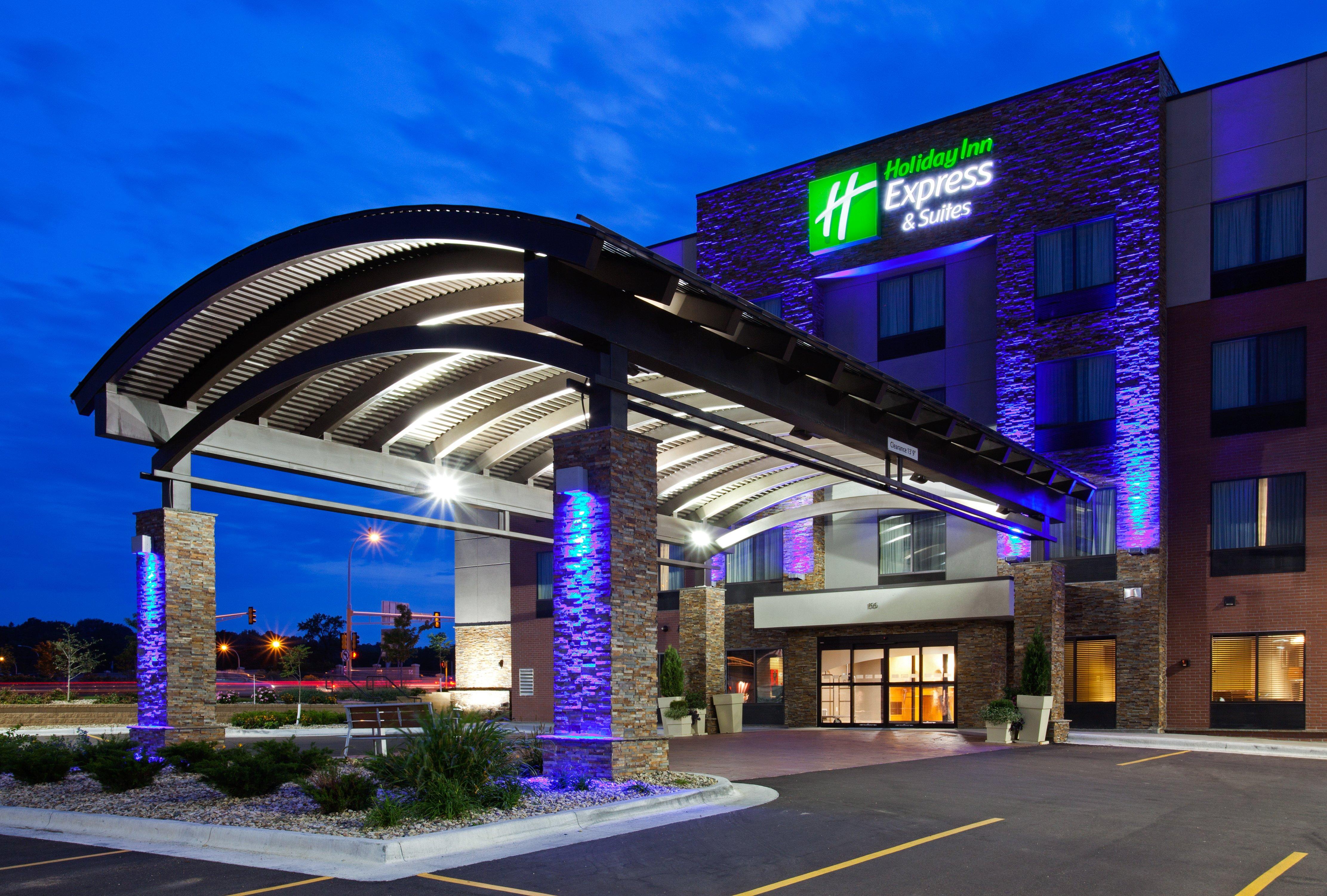 Holiday Inn Express And Suites Rochester West-Medical Center By Ihg Exterior photo