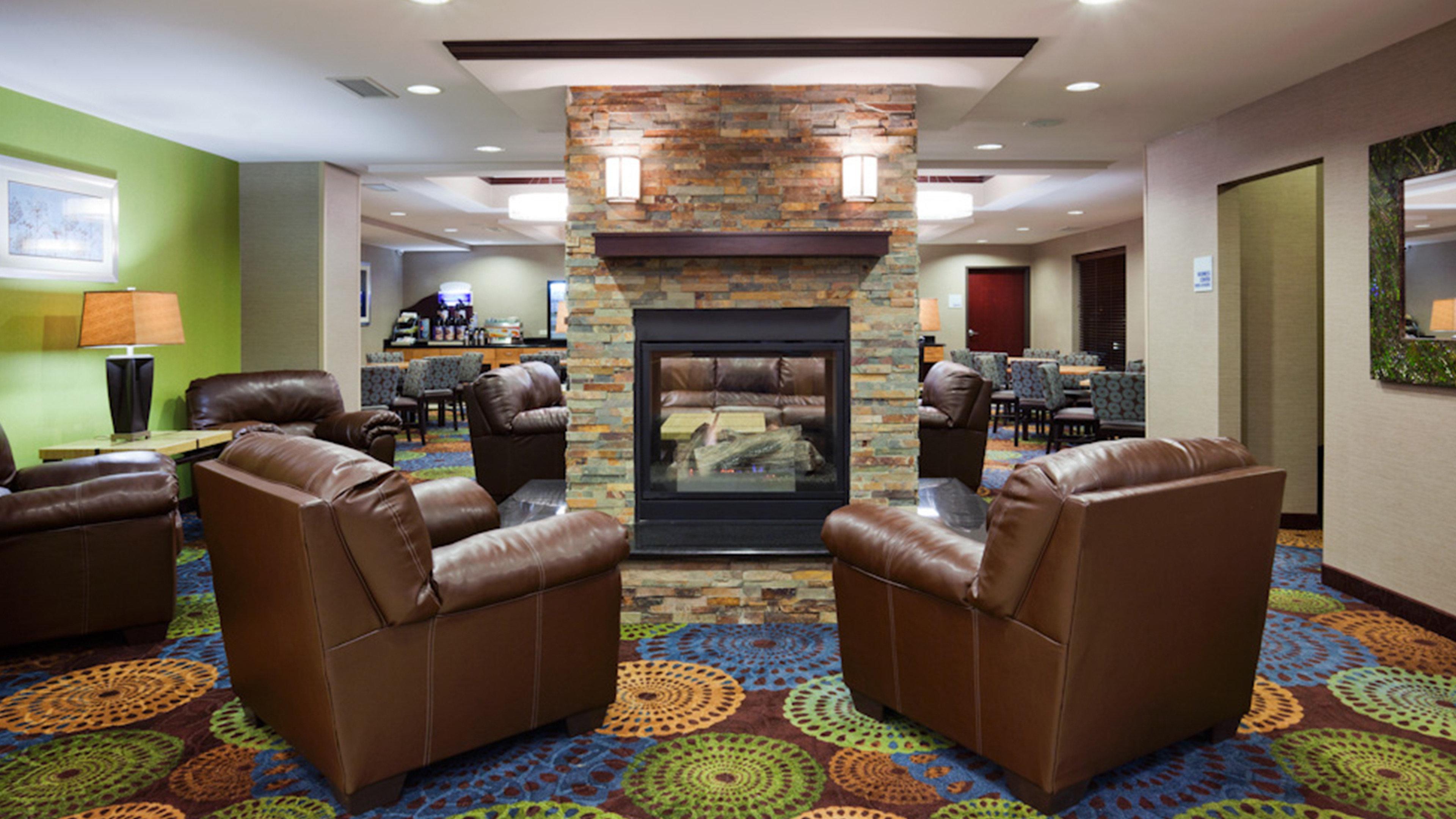 Holiday Inn Express And Suites Rochester West-Medical Center By Ihg Exterior photo