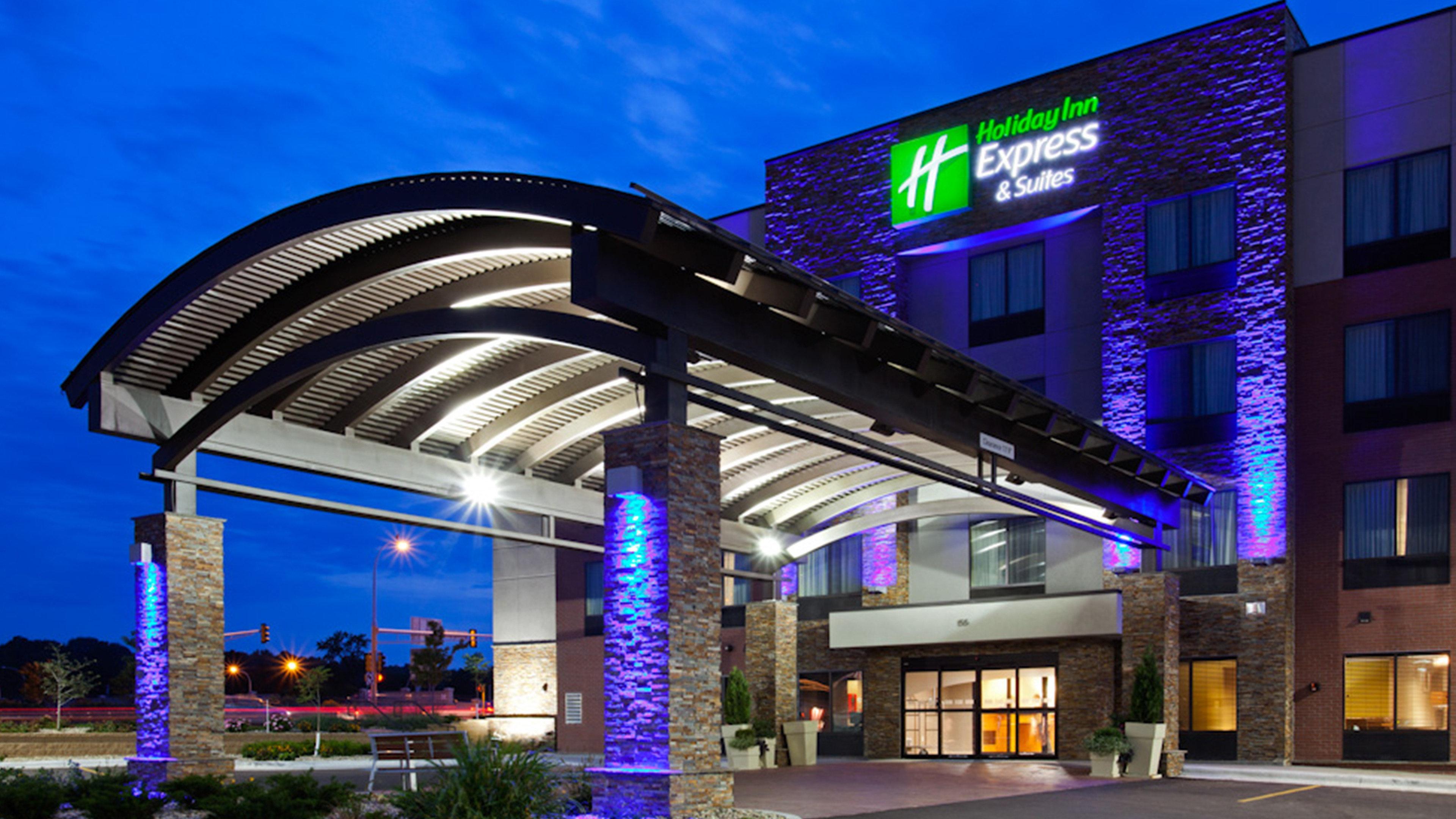 Holiday Inn Express And Suites Rochester West-Medical Center By Ihg Exterior photo