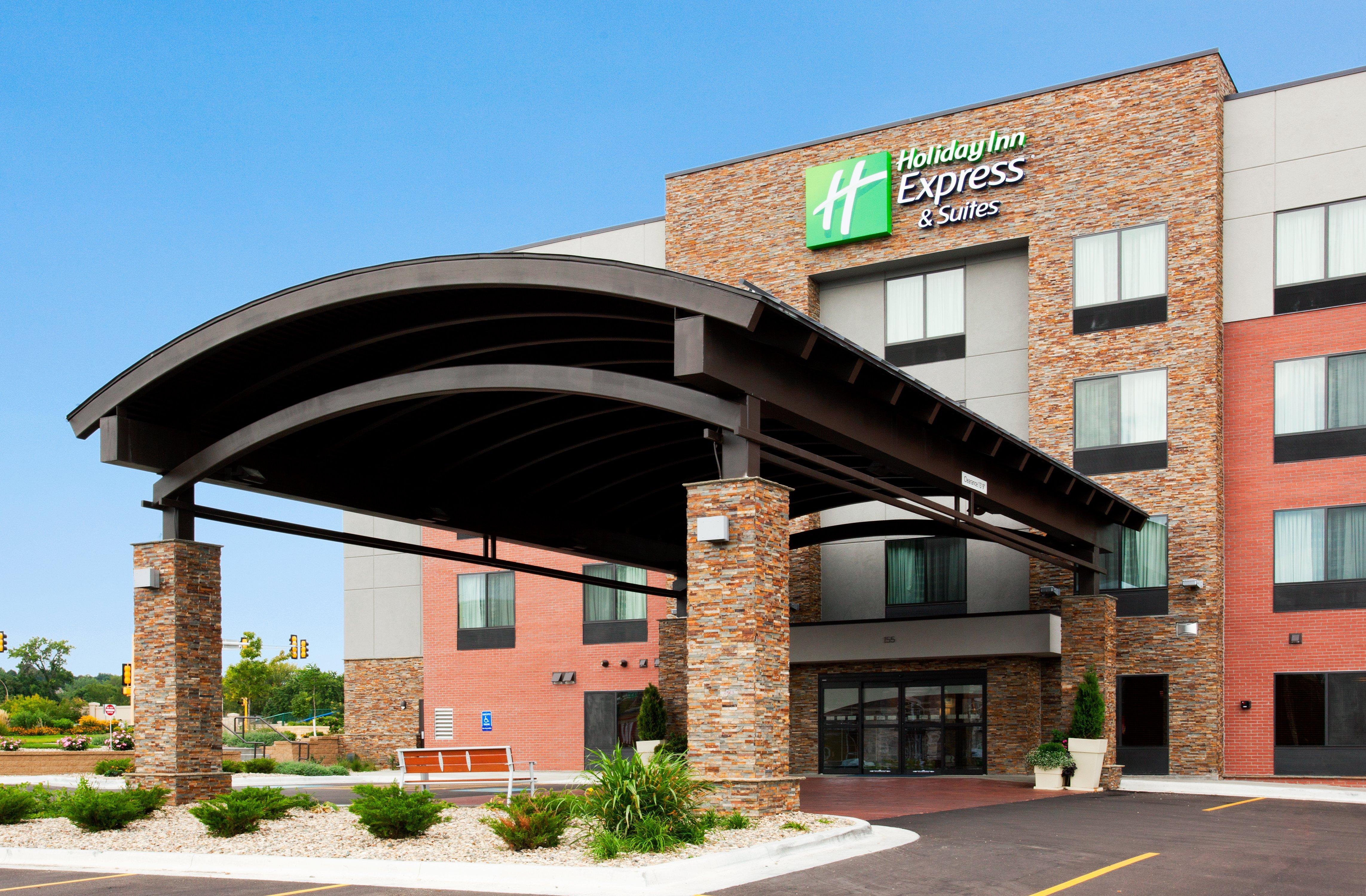 Holiday Inn Express And Suites Rochester West-Medical Center By Ihg Exterior photo